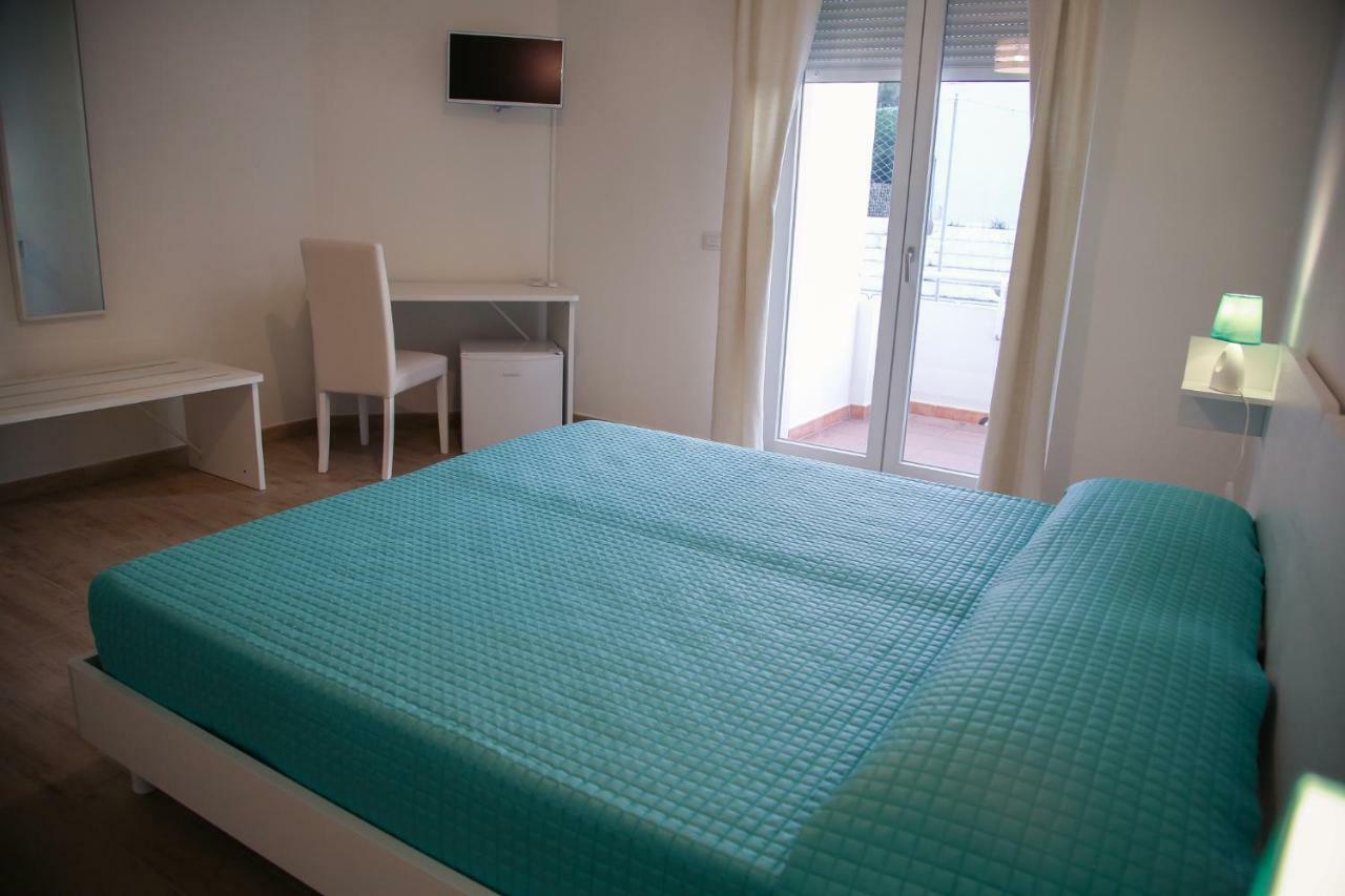 B&B Le Tre Spiagge Calasetta Exterior foto